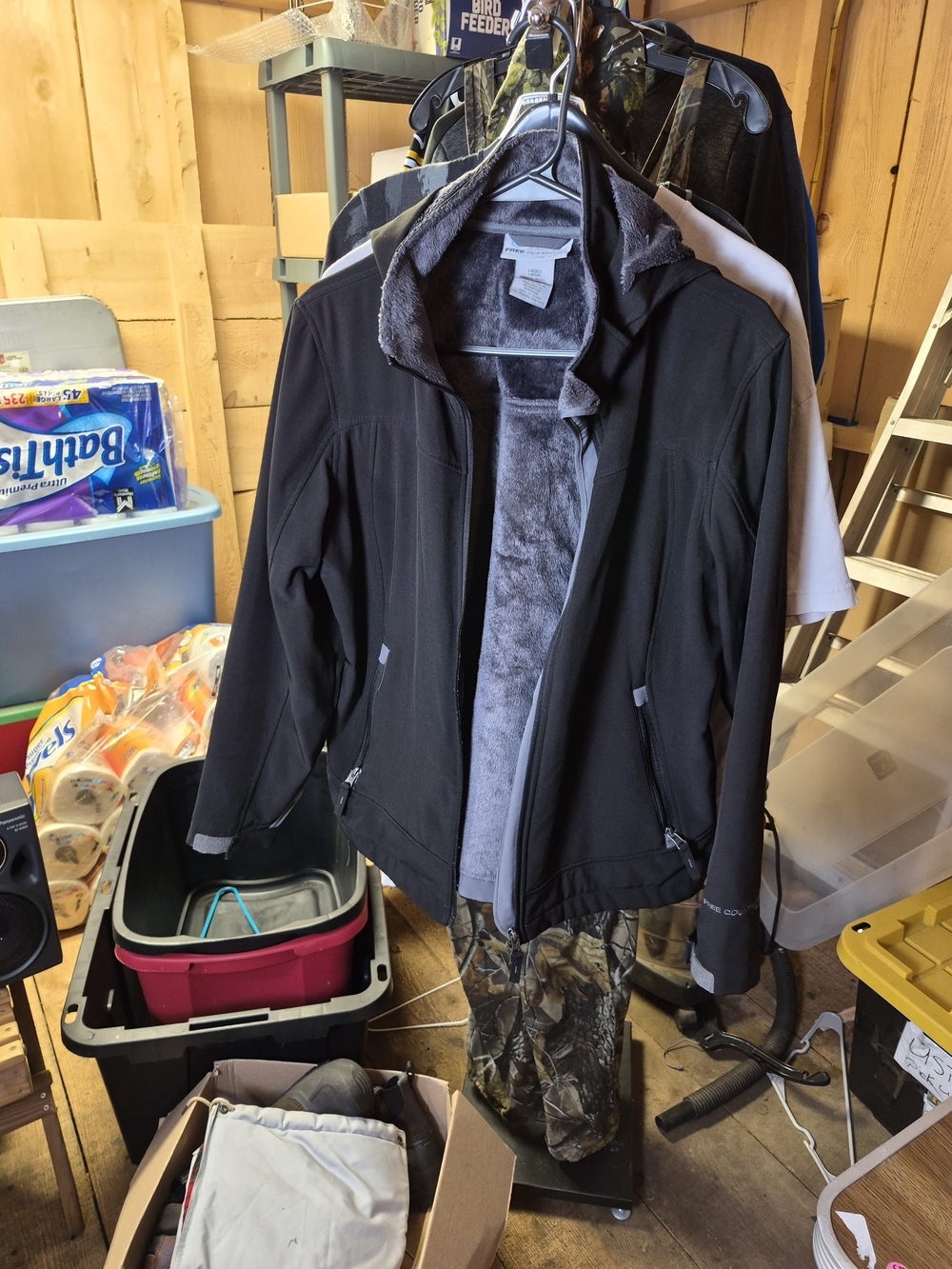 Free Country Black Utility Softshell Jacket with Gray Fleece Lining Bin 48